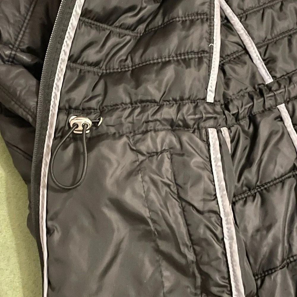 Guess Packable Puffer Coat - Picture 7 of 9